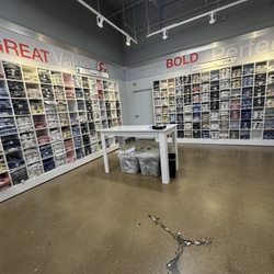 K&G Fashion Superstore - Dress shirt wall