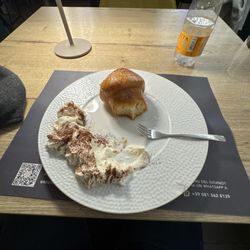 Pizzeria Reginè - Baba au ruhm is the name of the cake