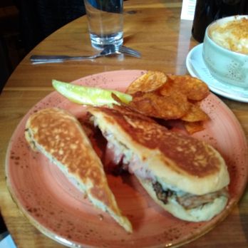 Doc Ponds - Cubano - Bars Near Me - Stowe, Vermont