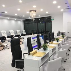 CHIC Wasaga Nails & Spa - Inside