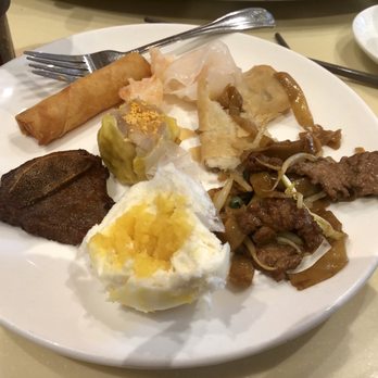 MingHin Cuisine - My plate. I especially liked the noodles/meat dish and the custard filled dumpling. - Dim Sum Near Me - Rolling Meadows, Illinois