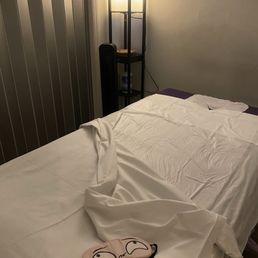 Clean and relaxing environment. I recommend donning an eye mask for added comfort. Clean and relaxing environment. I recommend donning an eye mask for added comfort.