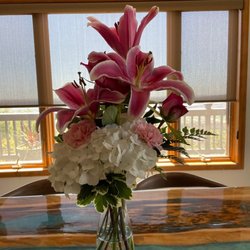 Bloomtastic Flower Shop - 2 weeks later - continuing to bloom!