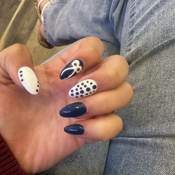 Hollywood Nails and Spa - Nail Salons Near Me - Wilmington, Delaware
