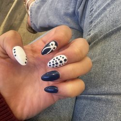 Hollywood Nails and Spa