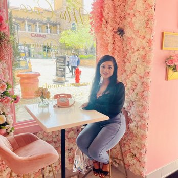 Mrs Coco - Cafe decor & dining area--photo worthy - Cafes Near Me - Henderson, Nevada