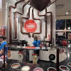 Chocolats Favoris - Chocolate Dip Station