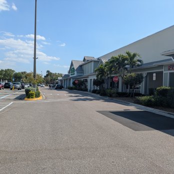 Colonial Crossing - Colonial Crossings shopping center, Fort Myers - Shopping Centers Near Me - Fort Myers, Florida Colonial Crossing - Colonial Crossings shopping center, Fort Myers - Shopping Centers Near Me - Fort Myers, Florida