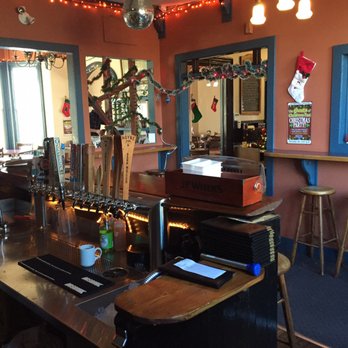 The Bent Mast - a view of the bar area - Pubs Near Me - Victoria, British Columbia