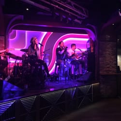 Joe Bananas - Live Music Lots of tourists