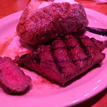 Texas Roadhouse - Medium 6 oz sirloin & baked potato (lunch, $9.99) not shown--side of Broccoli - Steakhouses Near Me - Bliss, Texas