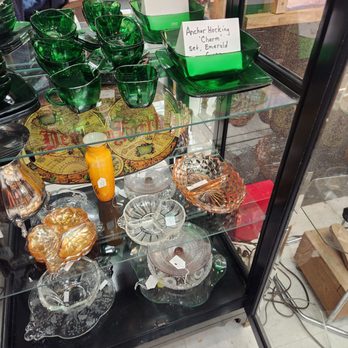 The Eclectic Chic - Antiques Near Me - Oneida, New York