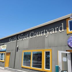 Fonda Felix - Swift Street Courtyard