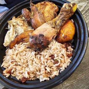Jerk chicken plate, mix of white and dark meat
