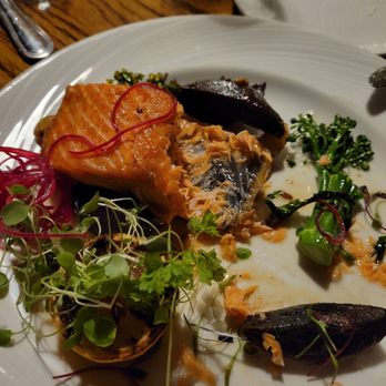 Roosevelt Room - Wild salmon, small but good - American Near Me - Quinault, Washington