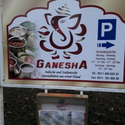 Ganesha - So oft, wie das Lokal schon den Namen gewechselt hat, ist ein so großes Hinweisschild schon eine Investition.