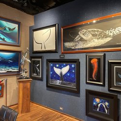 Wyland Galleries North Shore - A variety of art on display