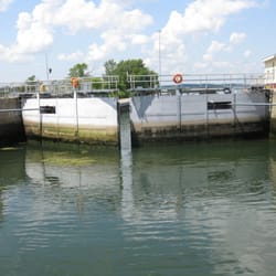 Buffalo Harbor Cruises - Going through the lock on the Erie Canal