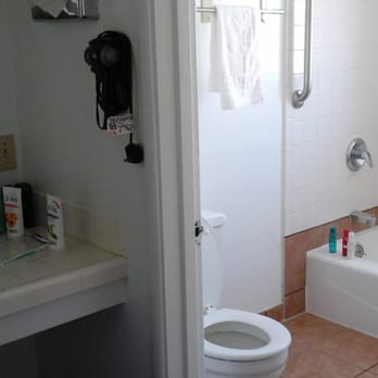 Town House Motel - Bathroom and nook - Hotels Near Me - Eureka, California