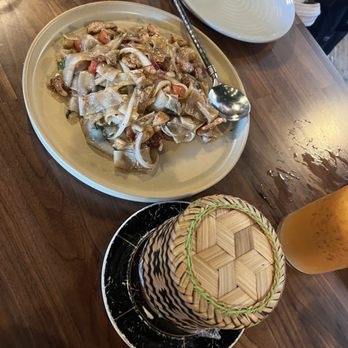 Hanuman Thai Eatery - Pad kee mao and sticky rice basket. - Thai Near Me - Costa Mesa, California