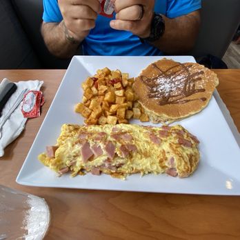 Proino Breakfast Club - Ham and Swiss Cheese Omelette - Breakfast & Brunch Near Me - Largo, Florida Proino Breakfast Club - Ham and Swiss Cheese Omelette - Breakfast & Brunch Near Me - Largo, Florida