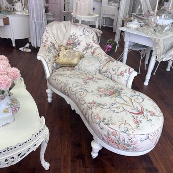 Vintage Garden - I want to faint in this fainting chair.. ahhhh my dream.. - Antiques Near Me - Arcadia, Florida Vintage Garden - I want to faint in this fainting chair.. ahhhh my dream.. - Antiques Near Me - Arcadia, Florida