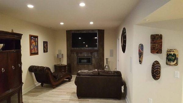 Dad's Contracting Logo