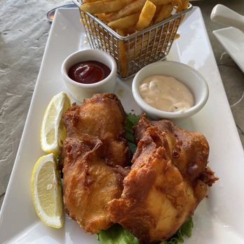 Paradise Beach Grille - Fish and Chips of my dreamssss. Perfectly flaky and not too thick batter - New American Near Me - Capitola, California
