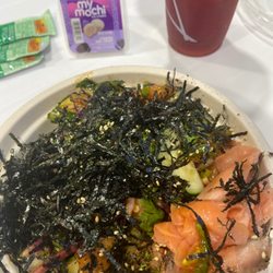 Poke Poke - Sushi Unrolled - Poke Regular Bowl with rice, salmon and spicy salmon and a huge amount of toppings, drink and Mochi
