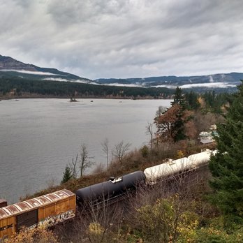 Best Western Plus Columbia River Inn - Gorgeous gorge views - Hotels Near Me - Cascade Locks, Oregon Best Western Plus Columbia River Inn - Gorgeous gorge views - Hotels Near Me - Cascade Locks, Oregon