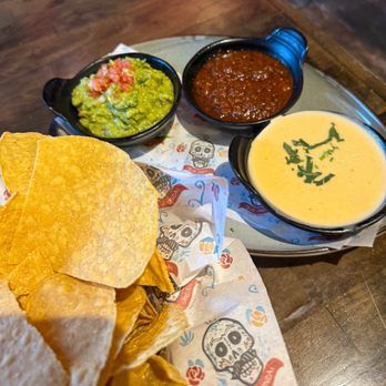 Que Onda Tacos University - Dip trio - Mexican Near Me - Charlotte, North Carolina Que Onda Tacos University - Dip trio - Mexican Near Me - Charlotte, North Carolina