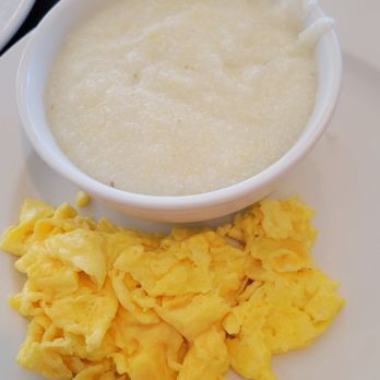 Broadview Family Diner - Scrambled eggs and grits - American Near Me - Broadview, Illinois