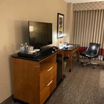Hilton Baltimore BWI Airport - King size executive room - Hotels Near Me - Linthicum Heights, Maryland Hilton Baltimore BWI Airport - King size executive room - Hotels Near Me - Linthicum Heights, Maryland