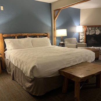 Holiday Inn The Lodge at Big Bear Lake - Clean & Comfortable - Big Bear, CA