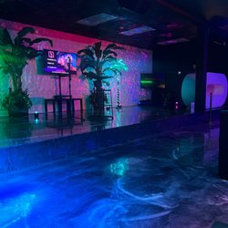 Flamingo Room - Stage pre-show