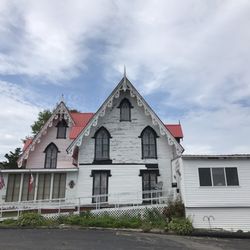 The Redclyffe Shore Motor Inn - Outside of the hotel. The nice staff lady says it only looks Abby shady because the winter was hard on it and winds weathered it.