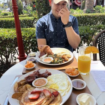 Utopia Caffe - Outside eating area - Breakfast & Brunch Near Me - Tustin, California Utopia Caffe - Outside eating area - Breakfast & Brunch Near Me - Tustin, California