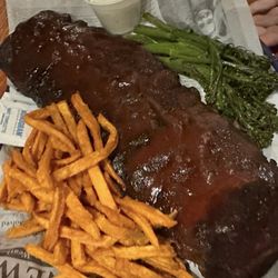 Sandy's Pub - Rack of ribs