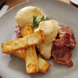 Palate Food & Drink - Palate Benedict with a side of Haloumi