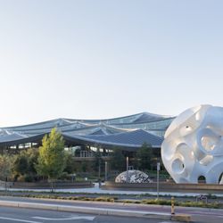 Google Visitor Experience - The Orb by THEVERYMANY and Go by Hou de Sou sa artwork in the Google Visitor Experience plaza.