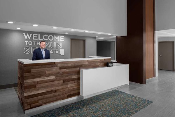 Hampton Inn Phoenix-Biltmore by null