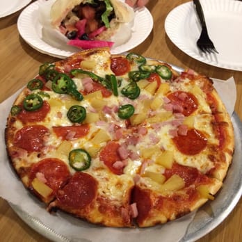 Pizzita Circle - Top: chicken pita Bottom: build your own pizza with pepperoni, ham, pineapple and half jalapeños - Pizza Near Me - Chino, California Pizzita Circle - Top: chicken pita Bottom: build your own pizza with pepperoni, ham, pineapple and half jalapeños - Pizza Near Me - Chino, California