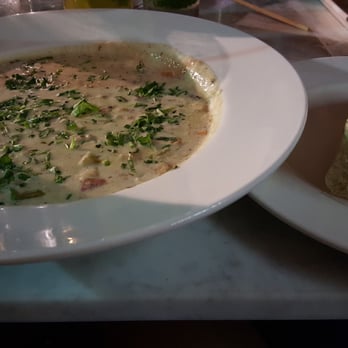 Earls Kitchen + Bar - Clam chowder - New American Near Me - Miami, Florida