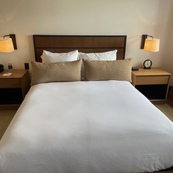 Shinola Hotel - bed - Hotels Near Me - Detroit, Michigan