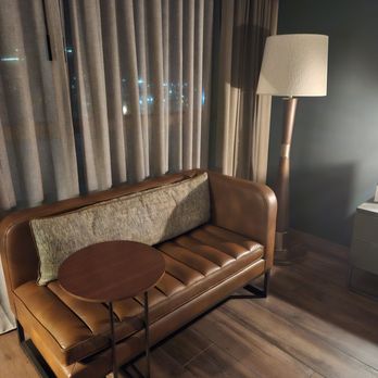 Thompson San Antonio - Riverwalk - Sofa - Hotels Near Me - San Antonio, Texas