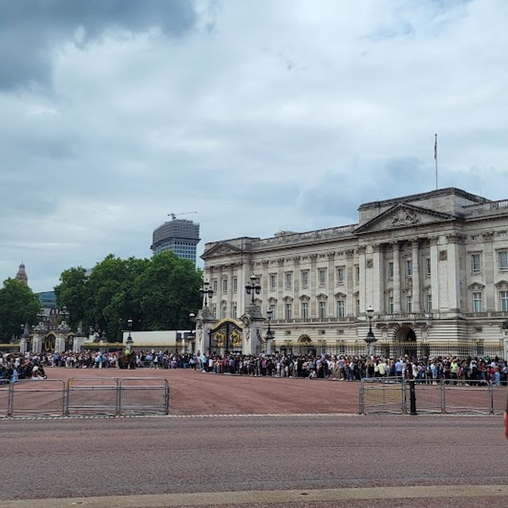Buckingham Palace - Landmarks & Historical Buildings Near Me - London, XGL