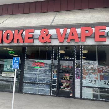 GREENLEAF TOBACCO & VAPE - Updated June 2026 - 10 Photos - 200 E Army Post  Rd, Des Moines, Iowa - Vape Shops - Phone Number