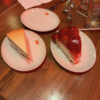 Junior's Restaurant - Classic NY and Strawberry Cheesecakes - Bakeries Near Me - New York, New York Junior's Restaurant - Classic NY and Strawberry Cheesecakes - Bakeries Near Me - New York, New York