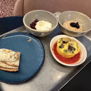 Capital One Lounge - Breakfast offerings. Porridge, Greek yogurt, bagel, frittata - Airport Lounges Near Me - Las Vegas, Nevada Capital One Lounge - Breakfast offerings. Porridge, Greek yogurt, bagel, frittata - Airport Lounges Near Me - Las Vegas, Nevada