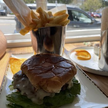 Calidum Cafe - Cafes Near Me - Burbank, California